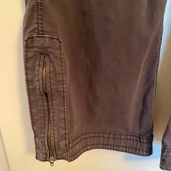 American Eagle Snappy Stretch Low-Rise Baggy Flare Pant  size 6 Regular like new - Picture 10 of 14